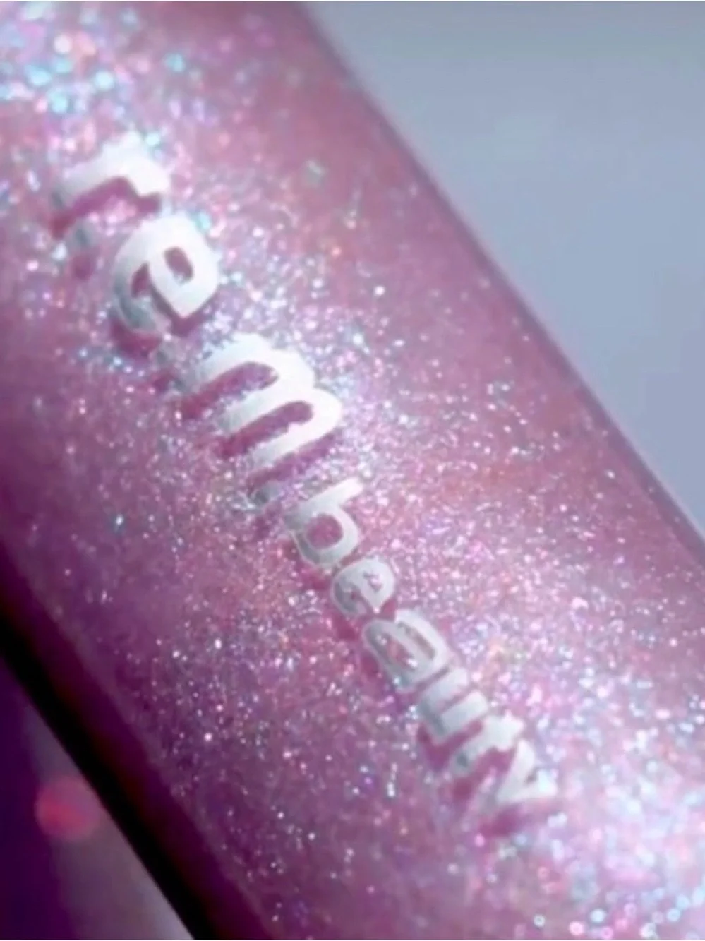 r.e.m. beauty by Ariana Grande On Your Collar Shade: Chuckie